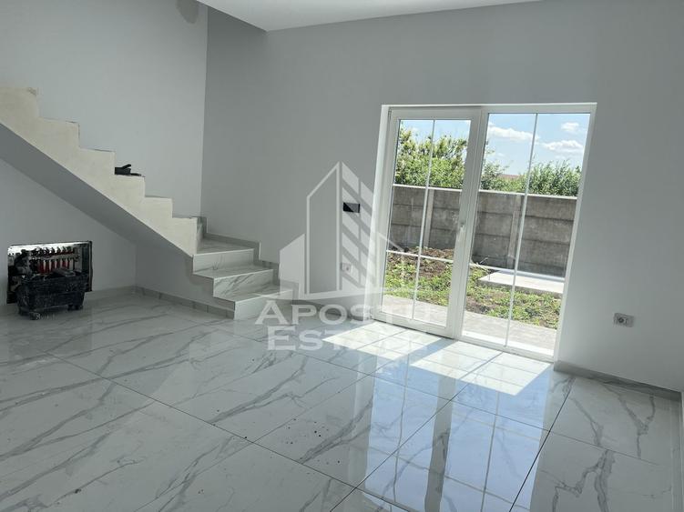 Duplex P+ E, cu 3 camere, in Sanandrei
