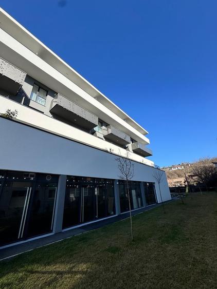 Apartament modern de închiriat