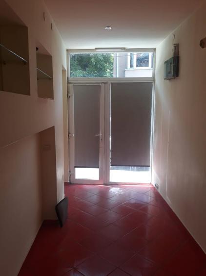 Dau in chirie spatiu comercial pentru. comerti sau birou, zona ultracentrala