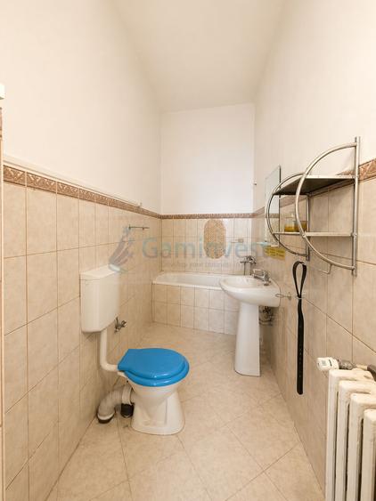 Apartament cu 3 camere de vanzare, Oradea, zona ultracentrala, aproape de teatru
