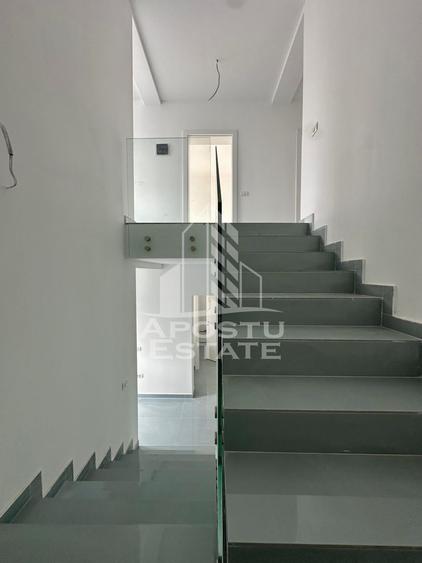 Duplex cu perete dublu 4 camere, complet finalizat la asfalt Chisoda.