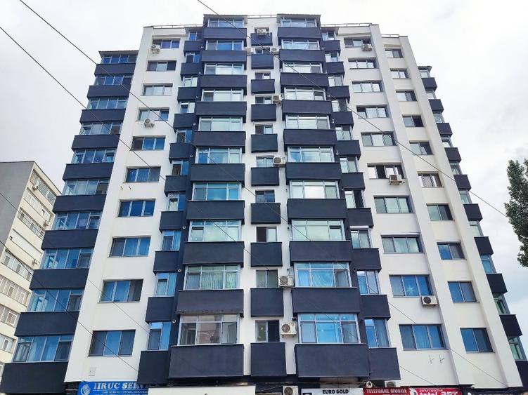 Direct Proprietar. Vand 2 Cam Decom, mobilat in bloc renovat. Etaj intermediar