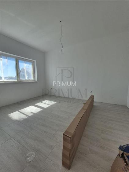 Duplex pe parter - 2 dormitoare - 3 bai ( o baie pe terasa ) - zona in plina dez - 10