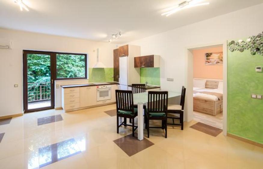 Apartament de lux  3 camere gradina si parcare zona Trei Stejari