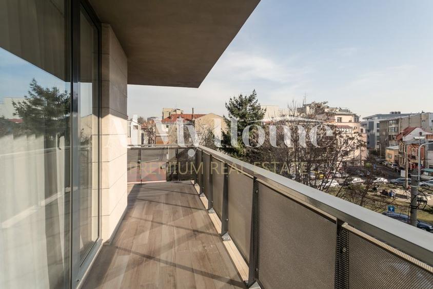 Apartament NOU ultracentral cu 2 camere, complet mobilat, terasa 15mp, 2 bai