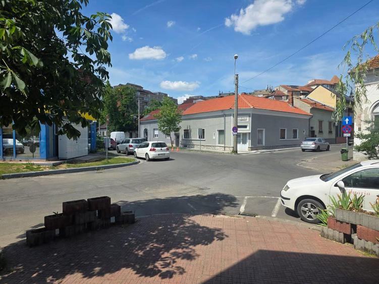 Spațiu Comercial, 110 mp utili, P+M, Central, Oradea.