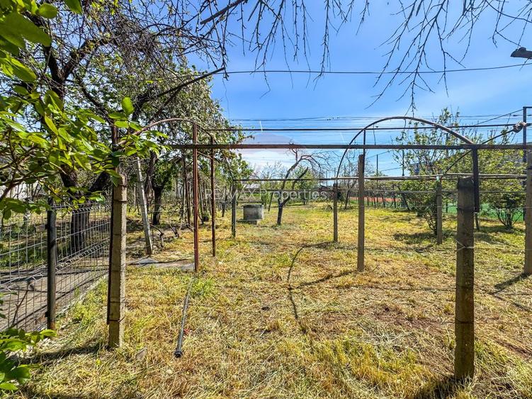 Casă / Vilă spațioasă cu curte generoasă în Urlați - 15