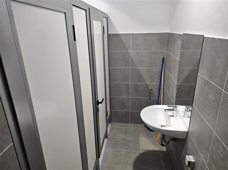 Inchiriere spatiu birouri, 212 mp, 12 locuri de parcare proprii, zona Calea Turz