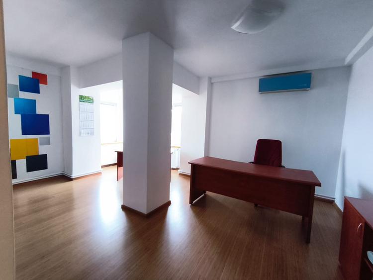 Apartament cu 4 camere/ birou - situat in Centrul Civic - 108 mp