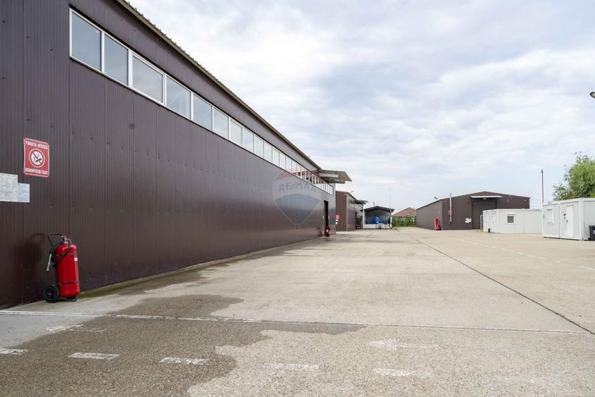 Proprietate industrială 5 hale, teren 21,105 mp, Santion,