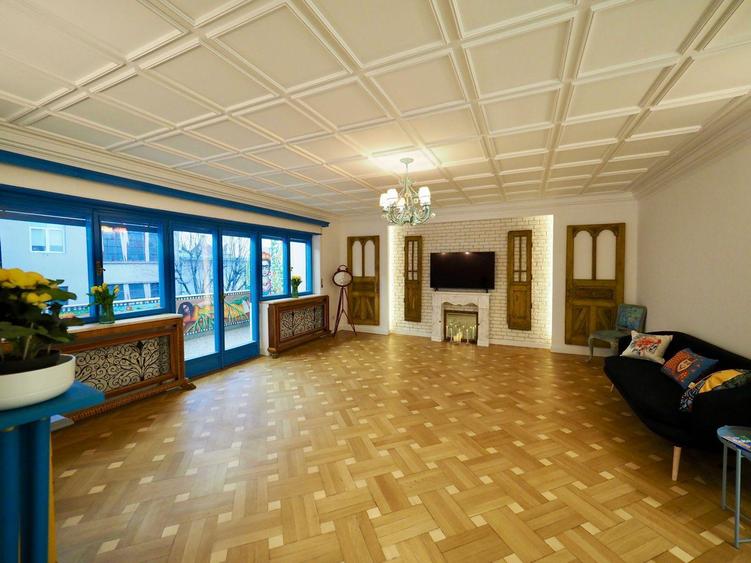 Vanzare apartament zona Universitate - 4 camere cu terasa generoasa