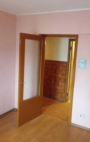 Etaj 4/10 - 2 camere decomandat - bloc pe cadre - liber - Dacia - Bicaz