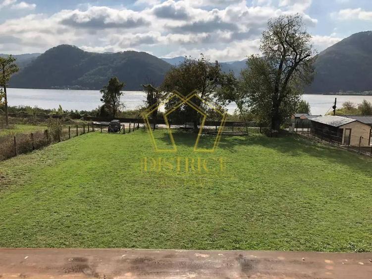 Casa de vacanta/pensiune cu teren de 3780mp | Clisura Dunarii