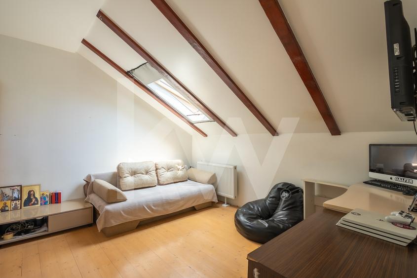 De vânzare: Apartament la etajul 1 cu pod finisat + 2 parcări