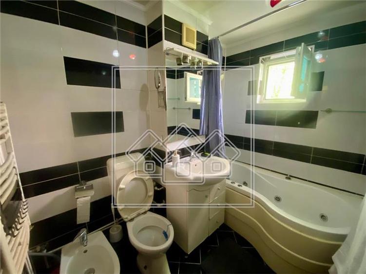 Inchiriez ap. 3 camere decomandat, mobilat/utilat - Turnișor