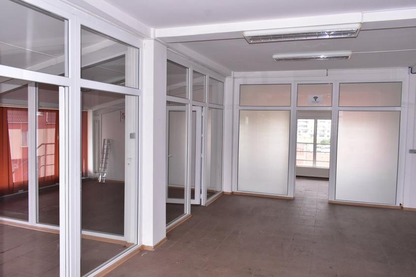 Spatiu comercial 5,4 €/mp, 740mp, Craiovei - Pitesti