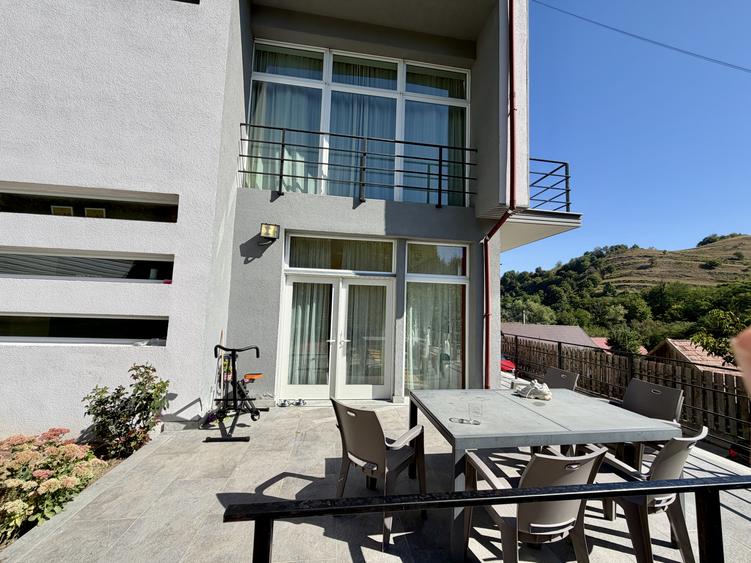 Duplex voluminos, perfect pentru un bussines sau o familie numeroasa