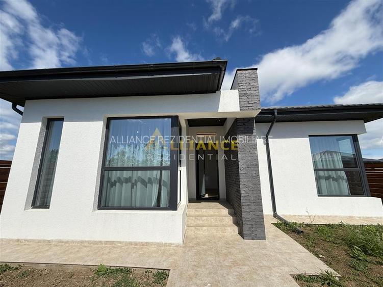 Casa individuala parter - 3 camere- 2 bai - teren 375mp - 16