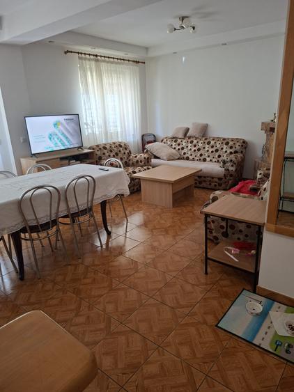 CASA-VILA DE VANZARE