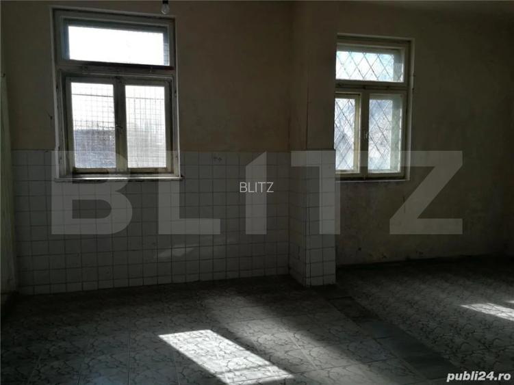 Cladire vanzare pe 3 nivele suprafata 600 mp