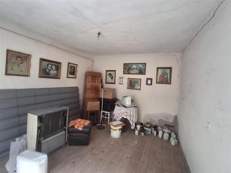 Apartament la casa 2 camere pivnita parcare zona Terezian