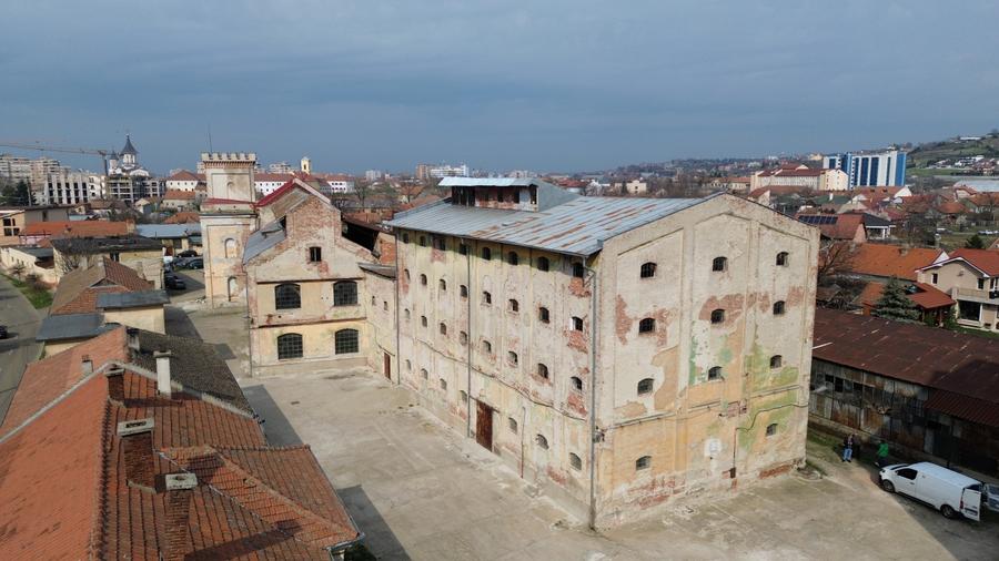 Teren 12000 mp de vanzare langa Cetatea Oradea - Proiect Brownfield - Mixed Use
