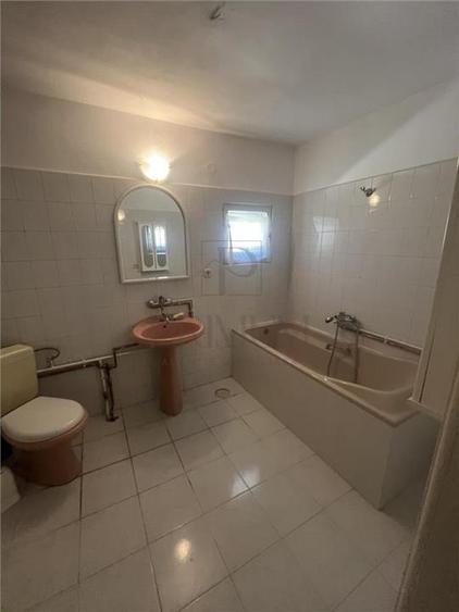 LIPOVEI - Vila INDIVIDUALA - P+2 - 8 cam - 4 bai - curte -GRADINA - PIVNITA -toa