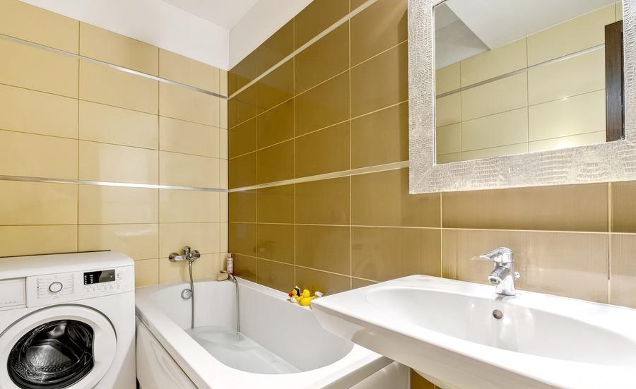 Apartament 3 camere imobil 2009, zona Victoriei, parcare subterana, metrou 500 m