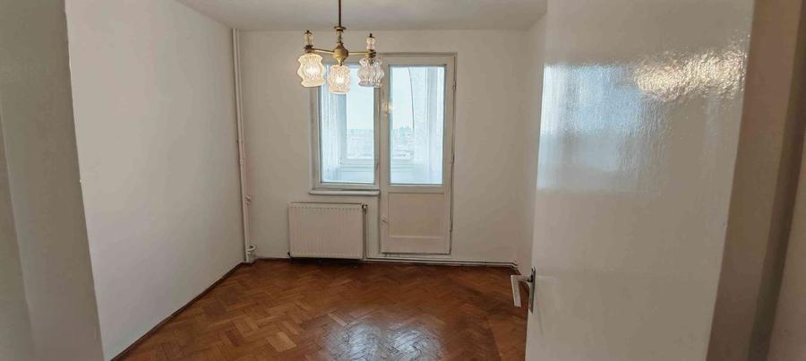 Apartament 3 camere liber la vanzare zona Calea Bucuresti