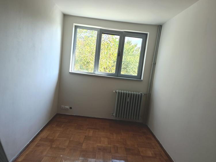 Vanzare apartament 3 camere, renovat complet, Piata Minis / Titan