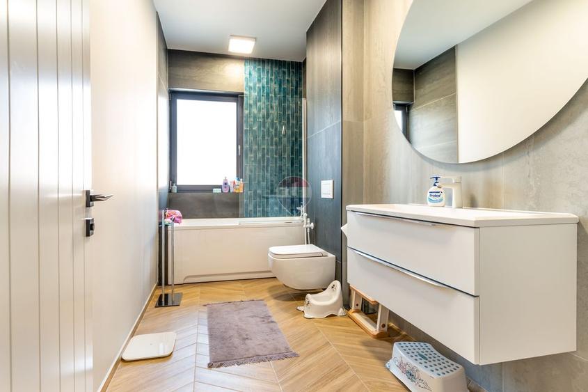 Duplex 4 camere, superfinisat, terasa, zona linistita in Someseni