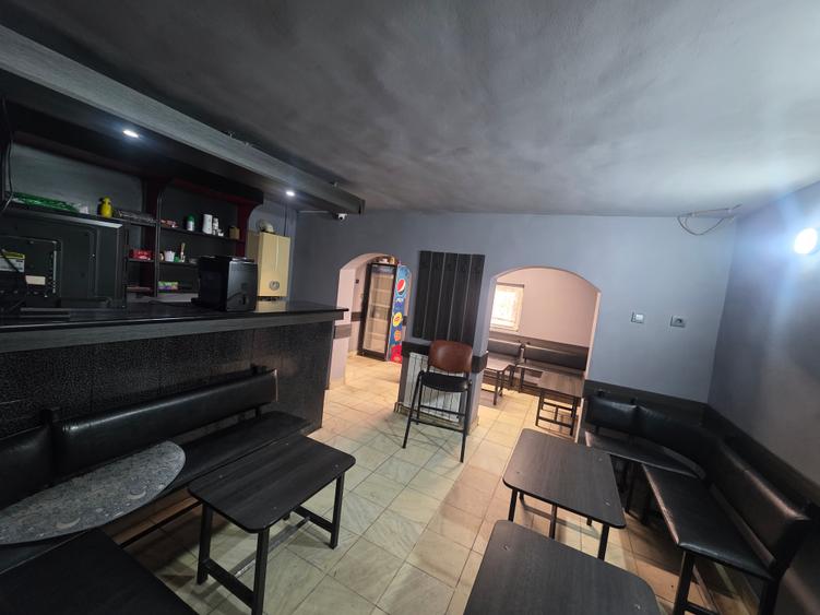 Vand spatiu comercial zona Licee