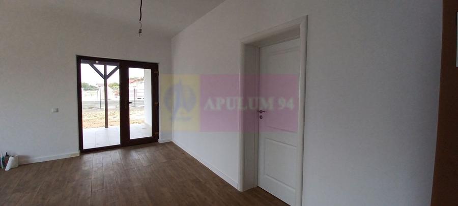 Săbăreni, casă nouă tip parter, cu pod mansardabil