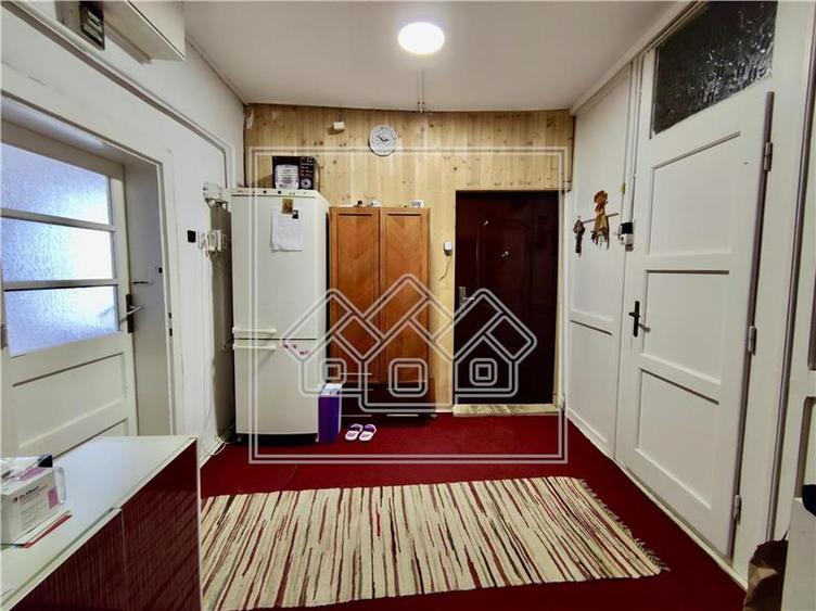 Ap 4 camere - etaj 2 - zona Ultracentrala - ideal investitie