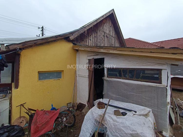 Teren generos cu casa-Curtici la pret de garsoniera - 13