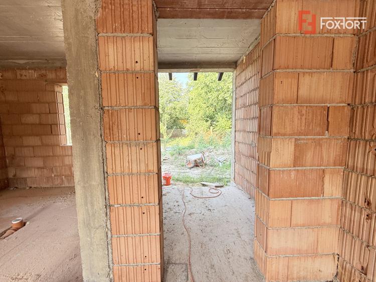 Casa individuala cu 3 camere si 656 mp teren, de vanzare in Sanmihaiu Roman