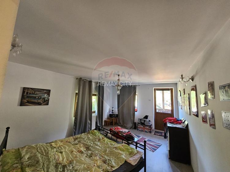 Casă solidă din cărămidă, mobilată, garaj, teren generos – Tarcău - 44