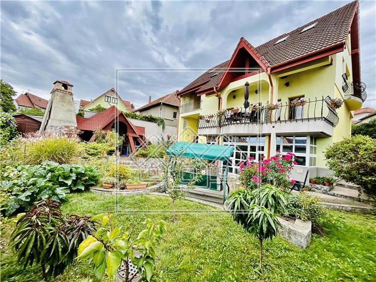 Casa individuala de vanzare - 7 camere, 278 mp utili - Strand - 34