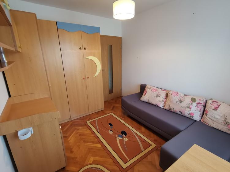 INCHIRIEZ apartament 4 camere decomandat,renovat,zona Strand