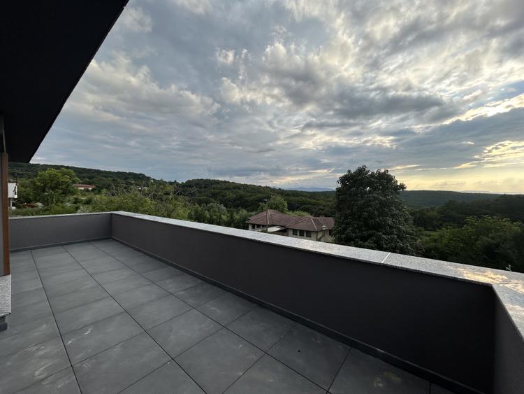 Casa tip duplex semifinisat , 180 mp utili , 400 mp teren zona Făget