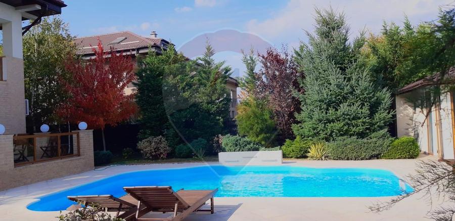 De vanzare Casă / Vilă cu 9 camere la lac cu piscina