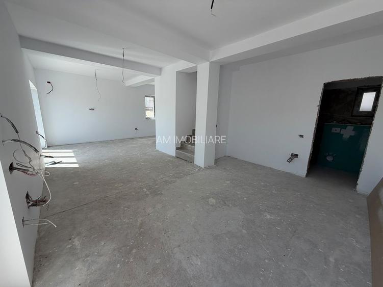 CASA DUPLEX, TOATE UTILITATILE, STRADA ASFALTATA, COMISION 0% - 10