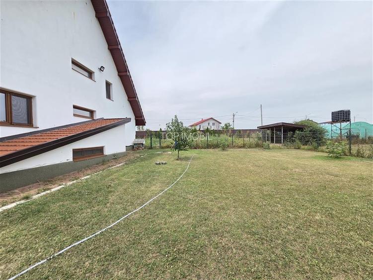 Proprietate Deosebita cu 4600 Mp Teren, 2 Case, Panouri Fotovoltaice si Sera - 35