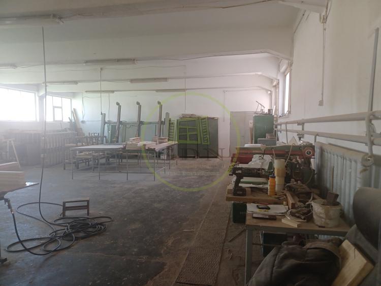De vanzare fabrica mobilier lemn masiv sculptat + confectii metalice