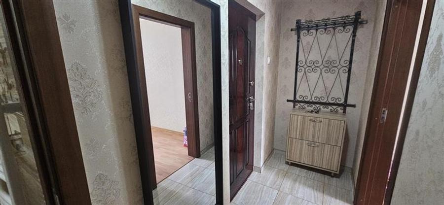 Apartament 3 camere in vila etajul 1+2 camere amenajate la mansarda, zona Emines