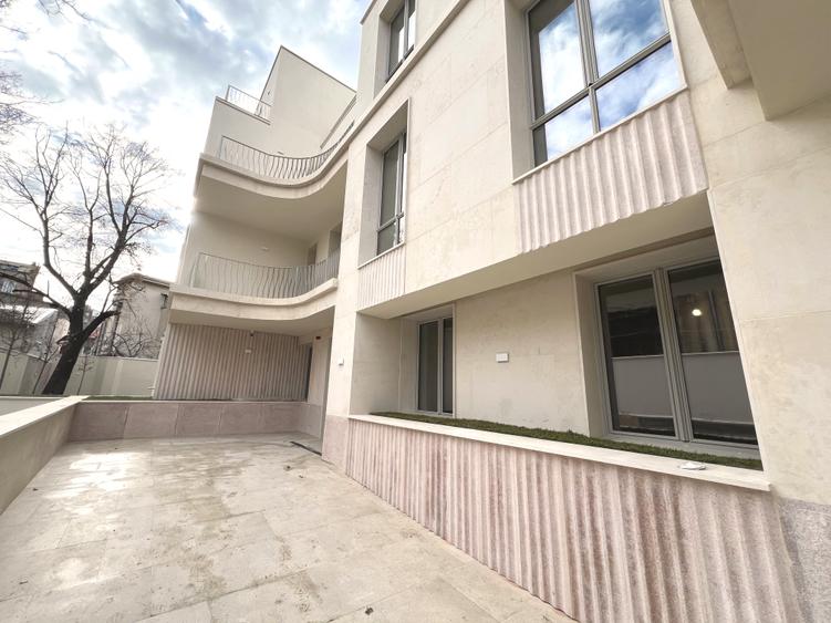 Prima inchiriere 4 camere premium, Bloc Boutique nou - Armenească