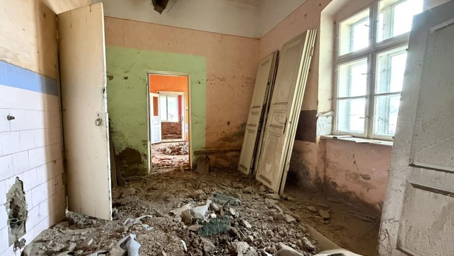 Casă de renovat cu teren 557 mp, central Str. Gh. Barițiu - Carei