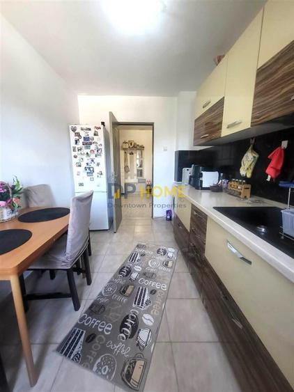 Apartament 2 Camere, Decomandat, etaj 2 din 3