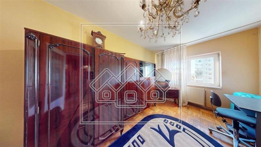Ap decomandat, etaj 6/10, 3 camere, balcon - Vasile Aaron