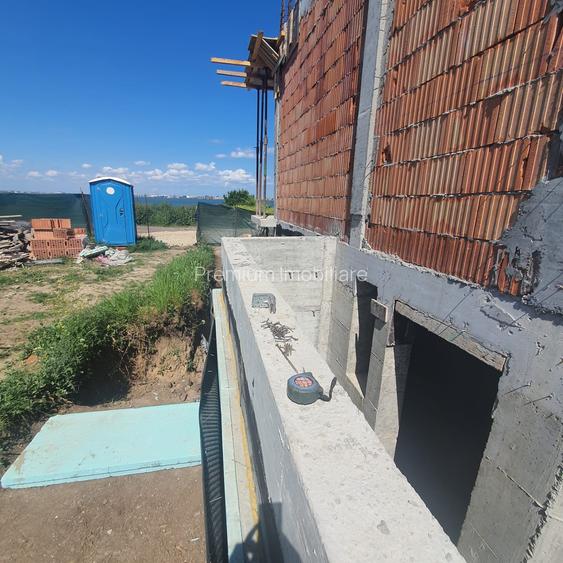 2 vile de lux alaturate, palazu mare, pe malul lacului, vedere frontala la lac - 19